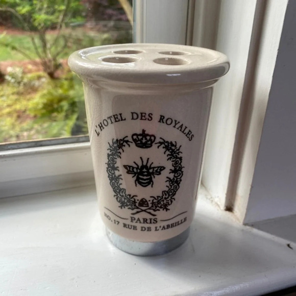 Morgan and Finch Poiters Ceramic Toothbrush Holder - Picture 1 of 4